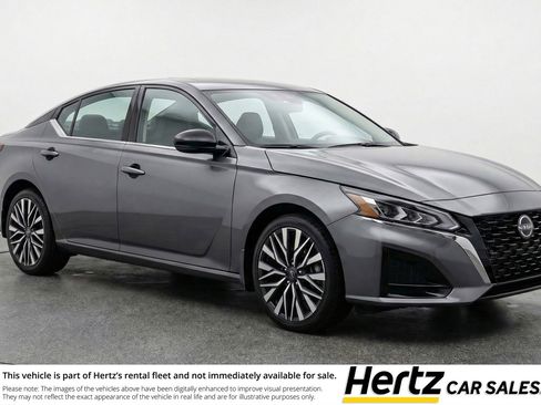 Used 2025 Nissan Altima 2.5 SV image 1