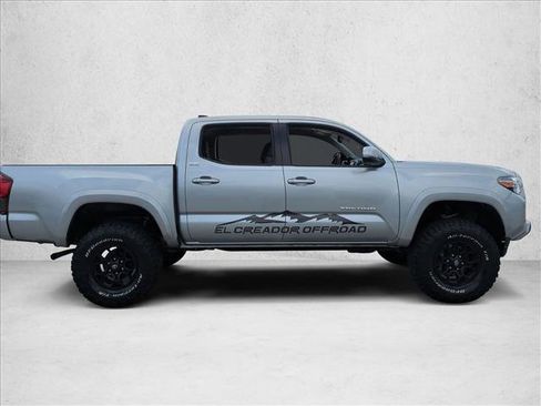 Used 2022 Toyota Tacoma SR5 RWD image 4