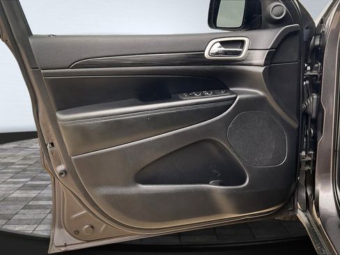 Used 2020 Jeep Grand Cherokee Laredo image 29