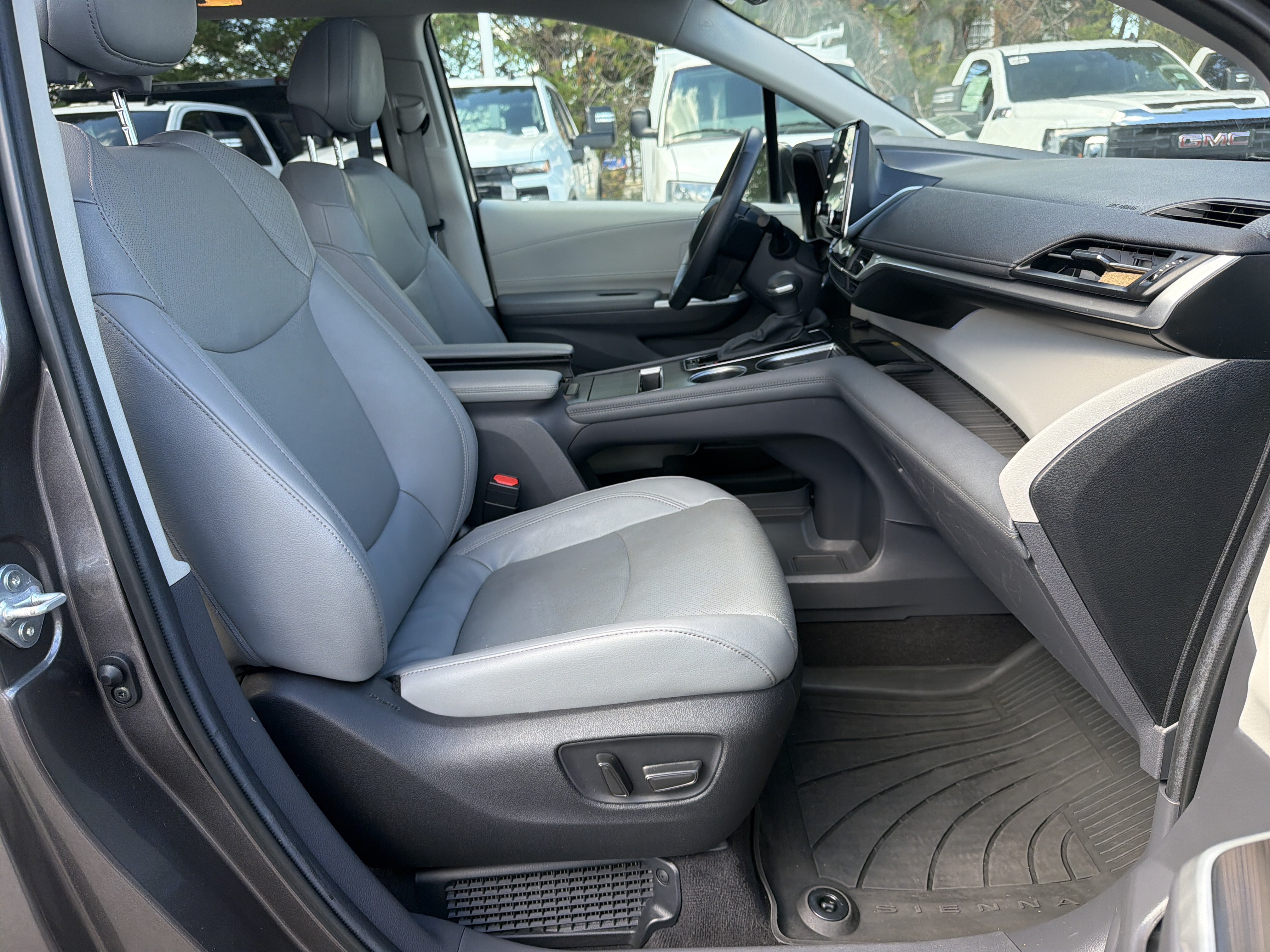 Used 2024 Toyota Sienna Limited AWD/4WD image 36
