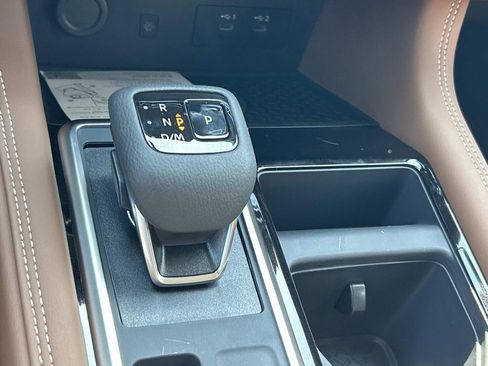 New 2026 Nissan Pathfinder Platinum w/ Lighting Package AWD/4WD image 32