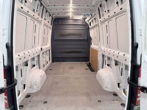 Used 2017 Mercedes-Benz Sprinter 2500 image 34