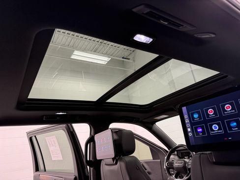 Used 2026 GMC Yukon XL Denali w/ Advanced Technology Package AWD/4WD image 43