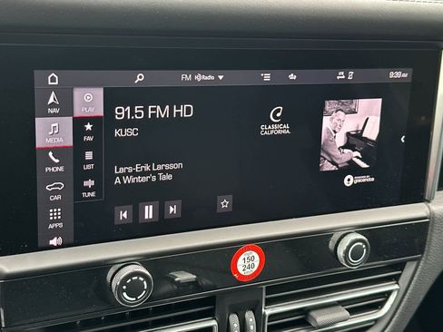 Certified 2025 Porsche Macan AWD/4WD image 21