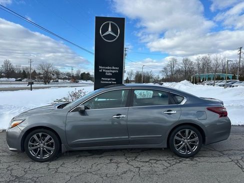 Used 2018 Nissan Altima 2.5 SR w/ SR Special Edition image 2