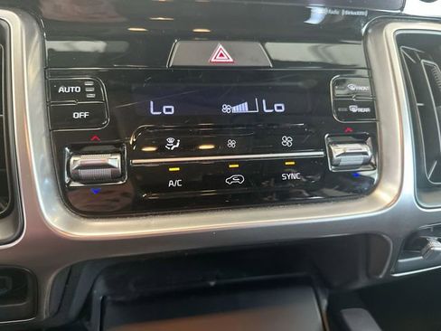 Certified 2023 Kia Sorento S FWD image 18
