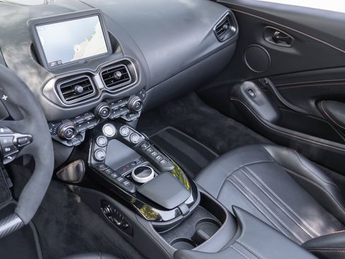 Used 2023 Aston Martin V8 Vantage Roadster RWD image 11