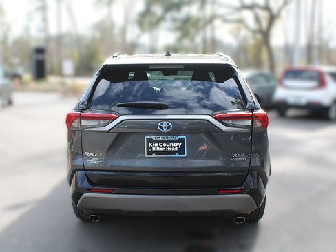 Used 2019 Toyota RAV4 XSE image 8