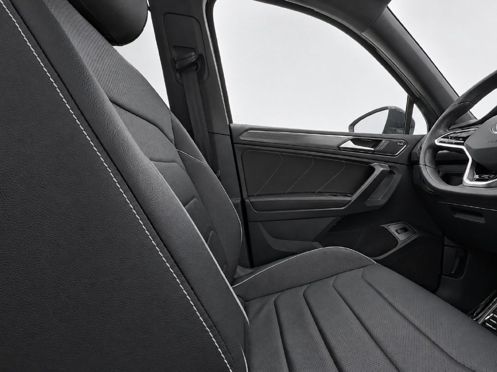 Certified 2023 Volkswagen Tiguan SEL R-Line AWD/4WD image 21