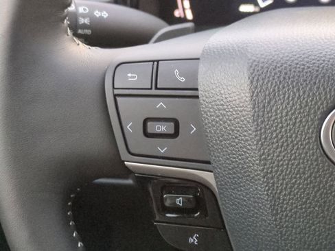 Used 2025 Toyota Camry SE image 24