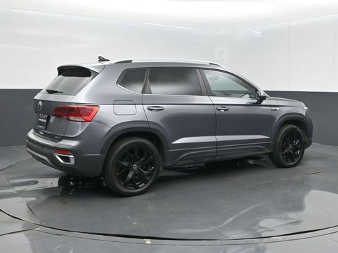 Used 2022 Volkswagen Taos SE w/ Panoramic Sunroof Package AWD/4WD image 8