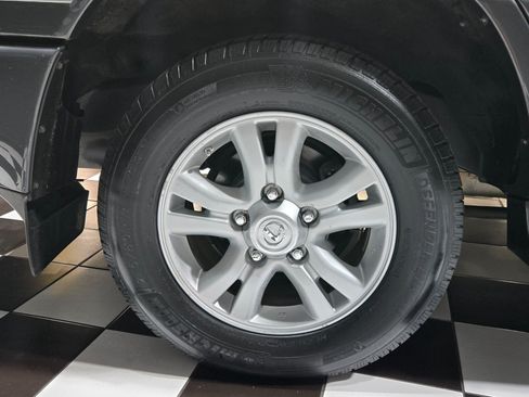 Used 2006 Lexus LX 470 4WD image 30