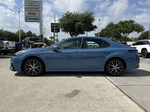 Used 2024 Toyota Camry SE FWD image 9