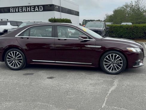 Used 2017 Lincoln Continental Select w/ Climate Package AWD/4WD image 3