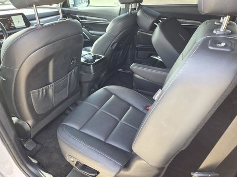 Used 2025 Kia Telluride SX w/ SX Captain's Chair Package FWD image 14