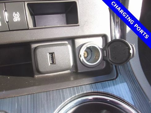 Used 2017 Chevrolet Traverse LT image 6