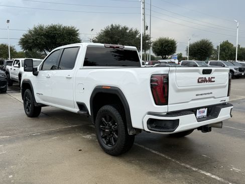 Used 2025 GMC Sierra 2500 AT4 AWD/4WD image 7