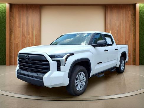 Used 2024 Toyota Tundra SR5 w/ SR5 Convenience Package AWD/4WD image 28