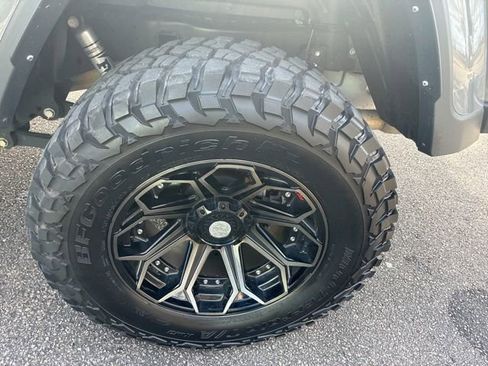 Used 2023 Jeep Gladiator Sport image 14
