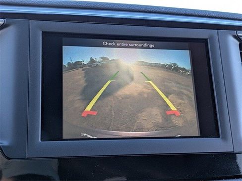 Used 2020 Chrysler Pacifica Touring image 21