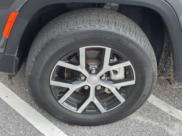 Used 2023 Jeep Grand Cherokee Limited w/ Trailer Tow Prep Group (B) RWD image 15