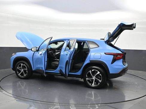 Used 2024 Chevrolet Trax RS FWD image 31