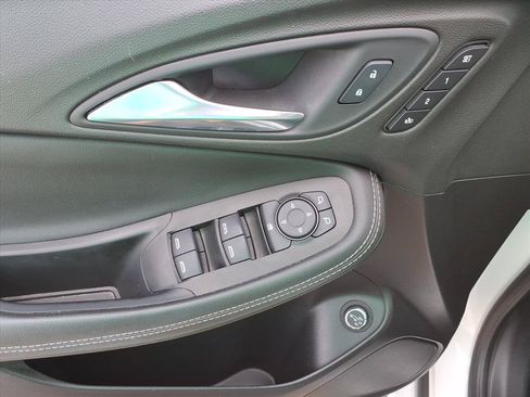 Used 2021 Buick Encore GX Essence w/ Advanced Technology Package AWD/4WD image 10