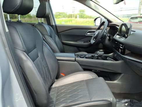 Certified 2023 Nissan Rogue Platinum w/ Platinum Premium Package AWD/4WD image 9