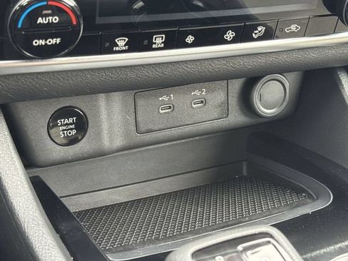 Used 2025 Nissan Rogue SV FWD image 23