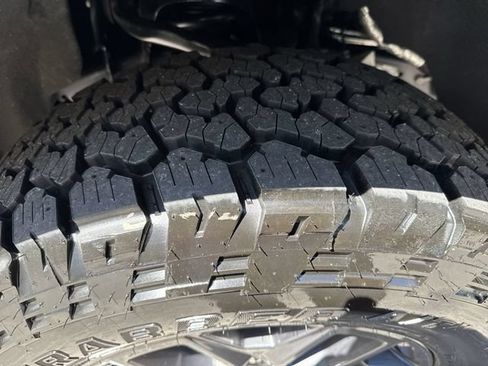 Used 2025 Ford Expedition Tremor AWD/4WD image 14