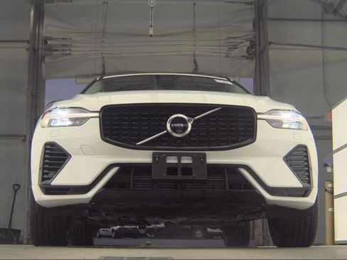 Used 2024 Volvo XC60 T8 Plus w/ Protection Package Premier AWD/4WD image 12