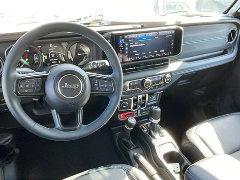 Used 2024 Jeep Wrangler Unlimited Rubicon 4xe image 17