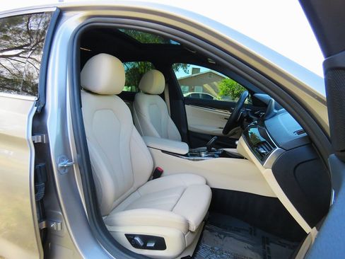 Used 2018 BMW 530i RWD image 15