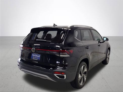 New 2026 Volkswagen Taos SE image 12