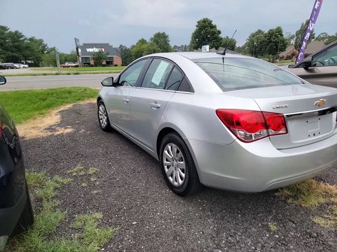 Used 2011 Chevrolet Cruze LS w/ Connectivity Package FWD image 6