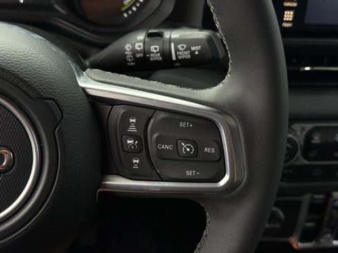 Used 2025 Jeep Wrangler Unlimited Sahara AWD/4WD image 19