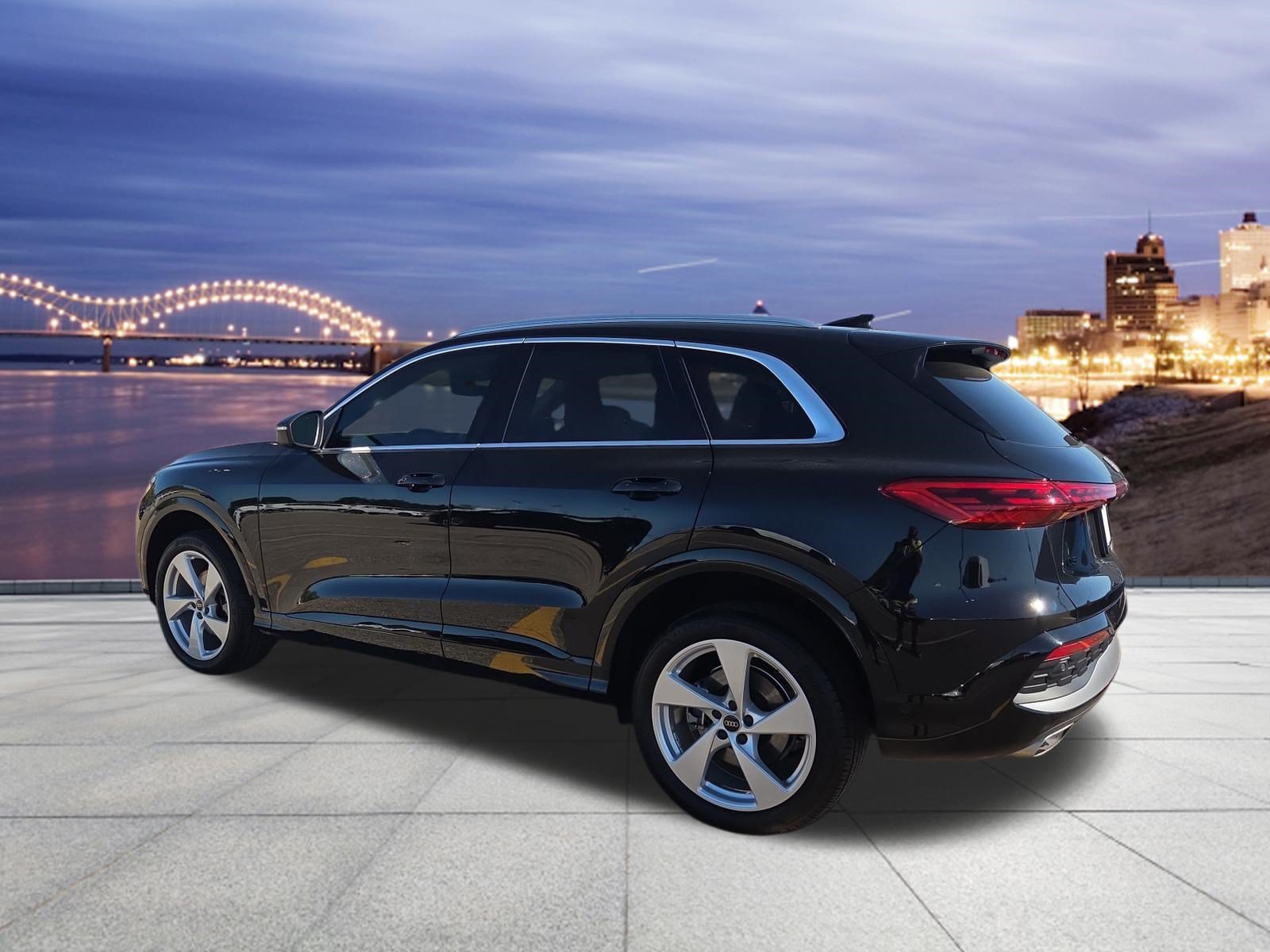 Used 2025 Audi Q5 Premium Plus w/ Premium Plus AWD/4WD image 3
