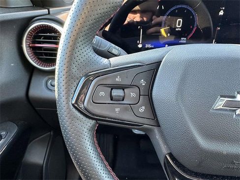 Used 2025 Chevrolet Trax RS w/ Sunroof Package image 14