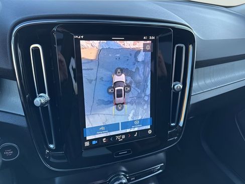 Used 2024 Volvo XC40 B5 Ultimate w/ Protection Package Premier image 26