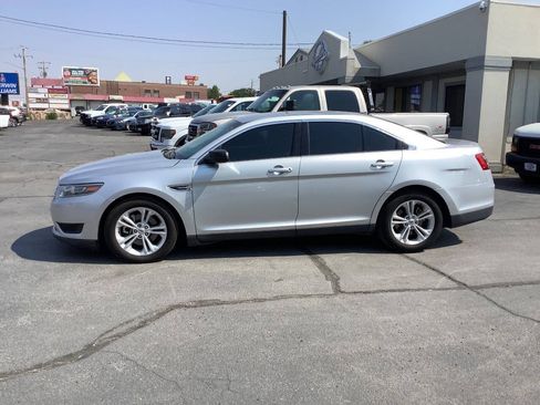 Used 2016 Ford Taurus SE FWD image 18