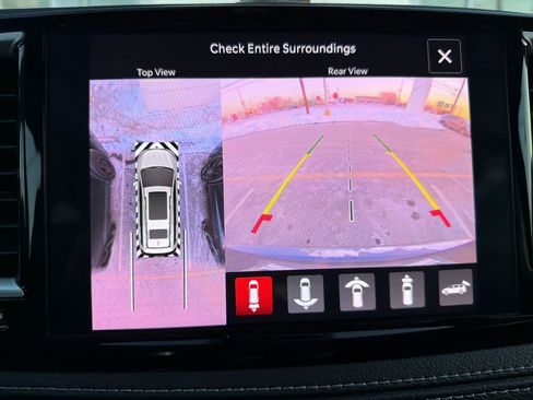 Used 2023 Chrysler Pacifica Touring-L w/ Uconnect Theater Family Group image 8