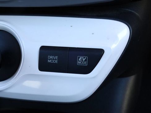 Used 2016 Toyota Prius Two image 22