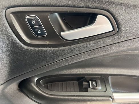 Used 2017 Ford Escape SE w/ Equipment Group 201A FWD image 14