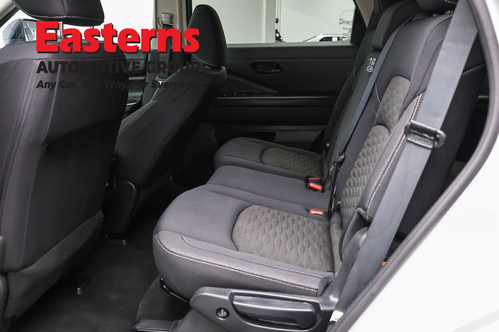 Used 2023 Nissan Pathfinder S AWD/4WD image 23