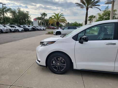 Certified 2025 Toyota Sienna XSE w/ XSE Plus Package AWD/4WD image 2