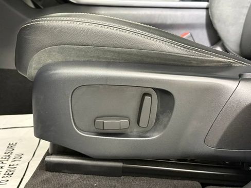 Used 2019 Land Rover Range Rover Velar S AWD/4WD image 30