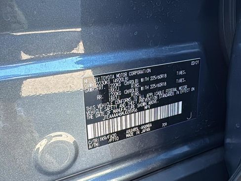 Used 2021 Toyota Venza LE w/ Carpet Mat Package (TMS) image 23