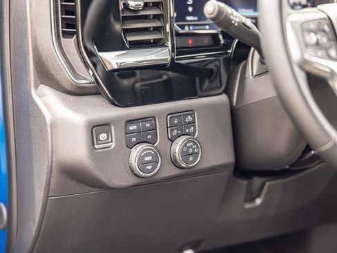 Used 2024 Chevrolet Silverado 1500 LT Trail Boss w/ LT Trail Boss Premium Package AWD/4WD image 20