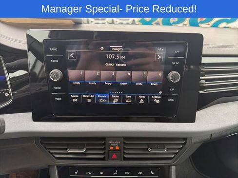 Certified 2025 Volkswagen Jetta SE w/ Sunroof Package image 11