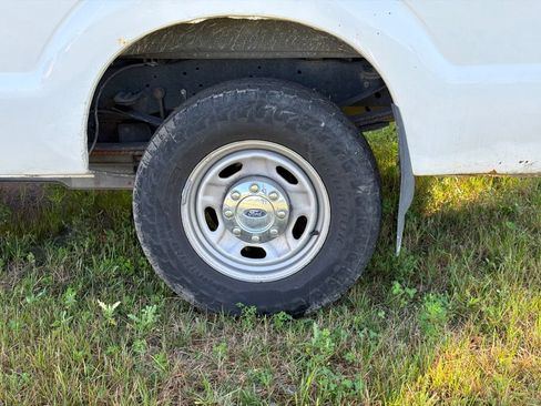 Used 2016 Ford F250 XL w/ Power Equipment Group AWD/4WD image 8